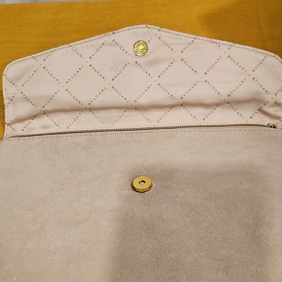 Bulgari Parfums For Emirates Zippered Clutch with Charm Emirates Like New - Picture 10 of 13